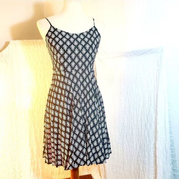 Old Navy Dress Black & White Dress Pasley Print Size Small - Picture 2 of 12